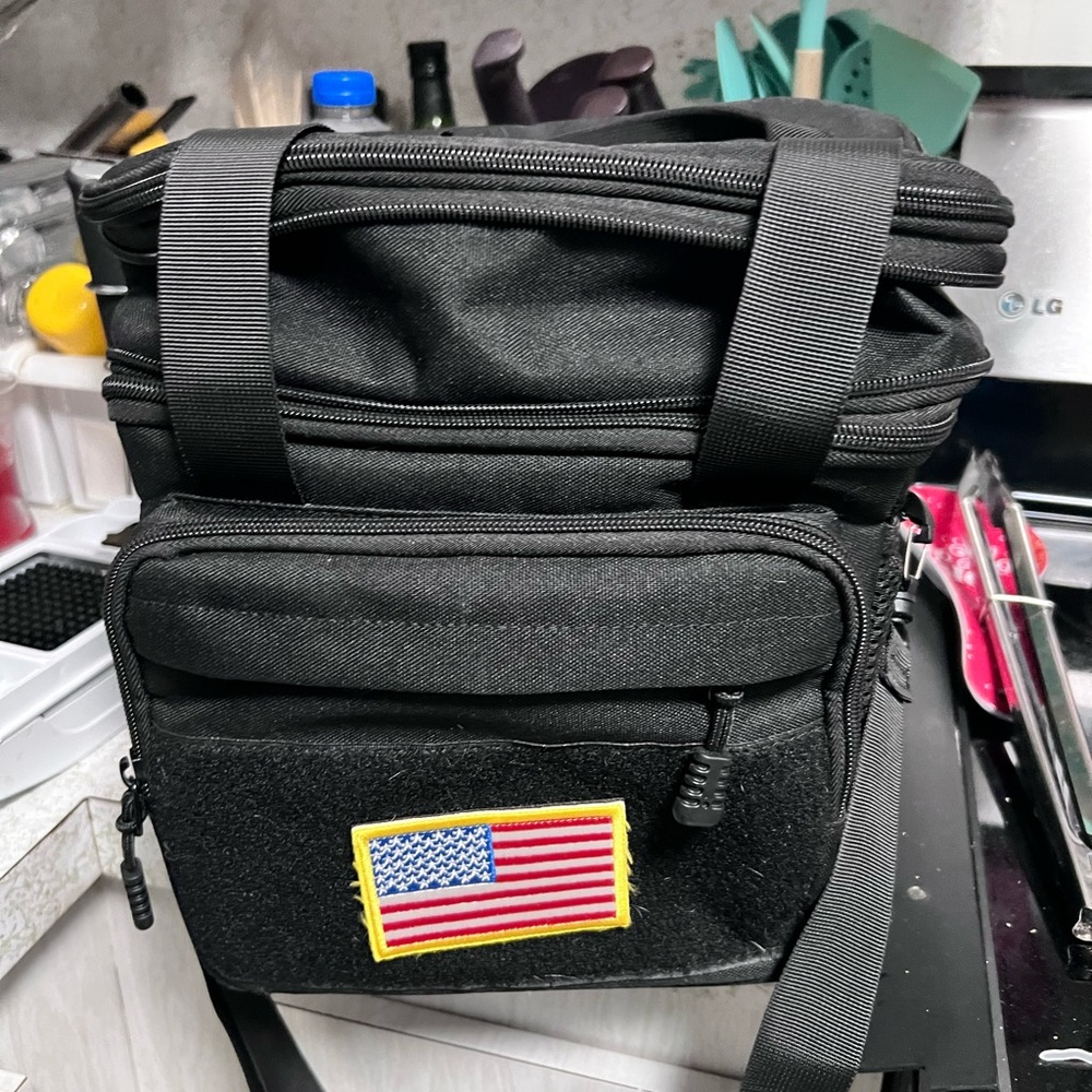 Expanding insulated lunchbox